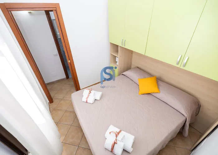 Ni Ni - Self Check In * Cefalù