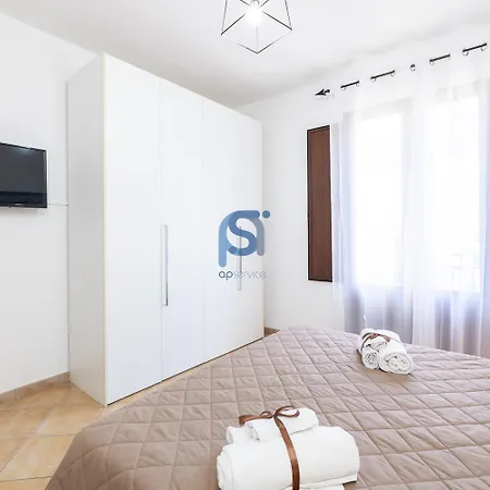 Ni Ni - Self Check In * Cefalù