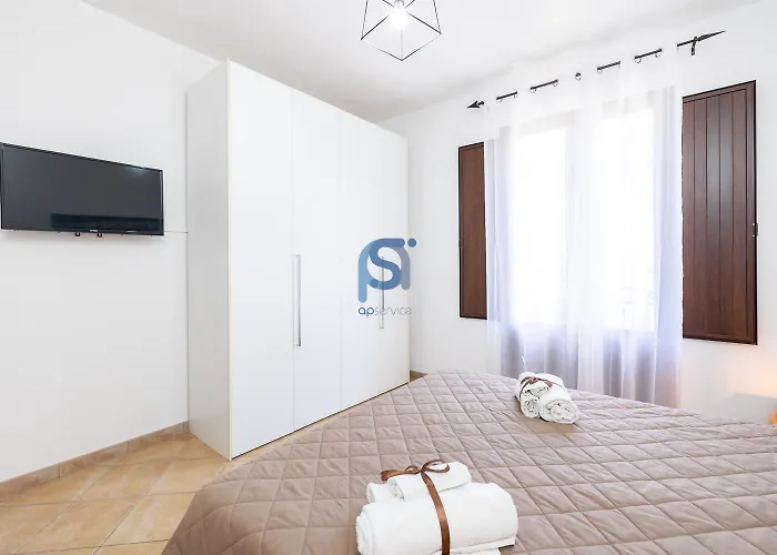 Ni Ni - Self Check In * Cefalu