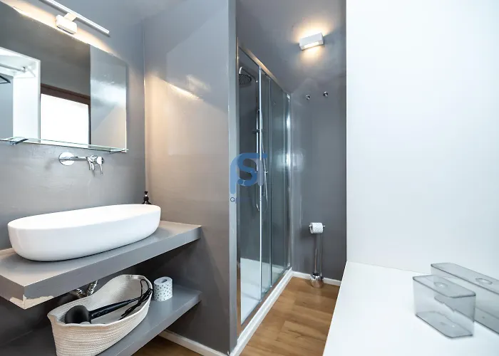 Ni Ni - Self Check In * Cefalu